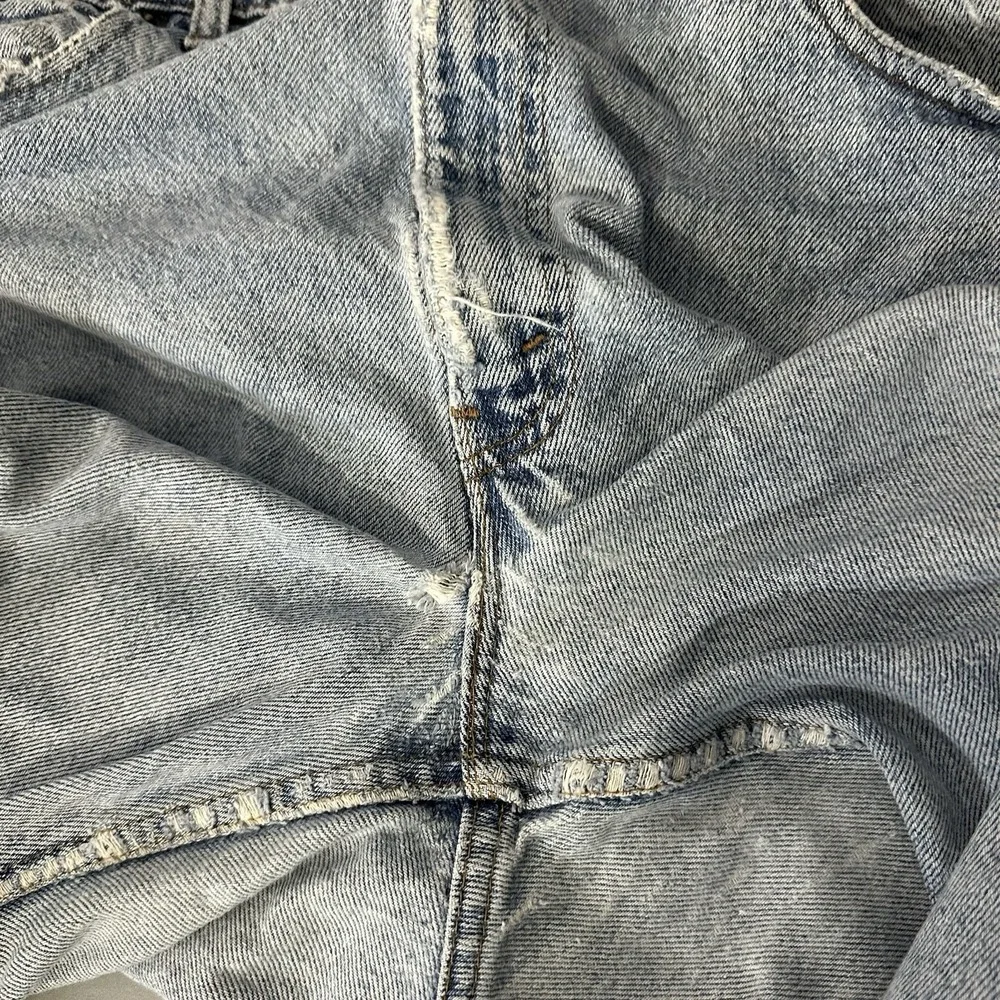 Vtg Levi's USA Light Wash Thrashed Blue Jeans Mens Size 38x30 ( Fits 36x30)